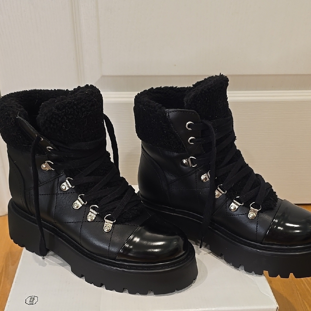 Steve Madden, Stylish Black Boots with Chunky Sole, Brand New, Size 7.